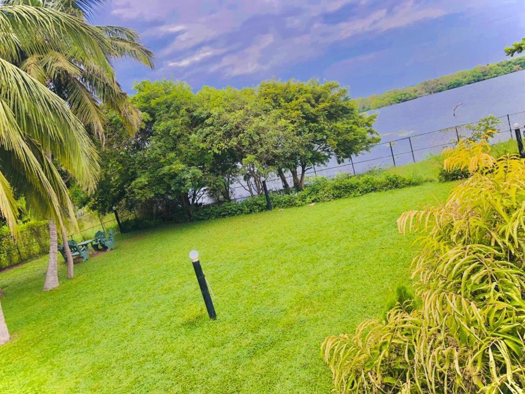 Serenity Lake Resort Yala Tissamaharama Extérieur photo