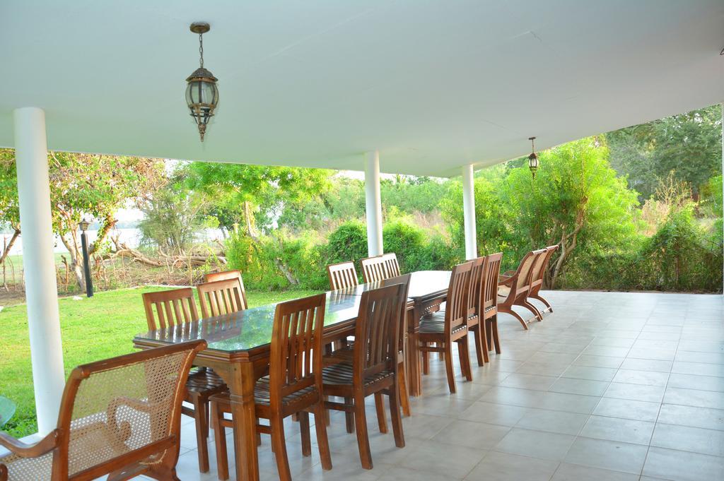 Serenity Lake Resort Yala Tissamaharama Extérieur photo