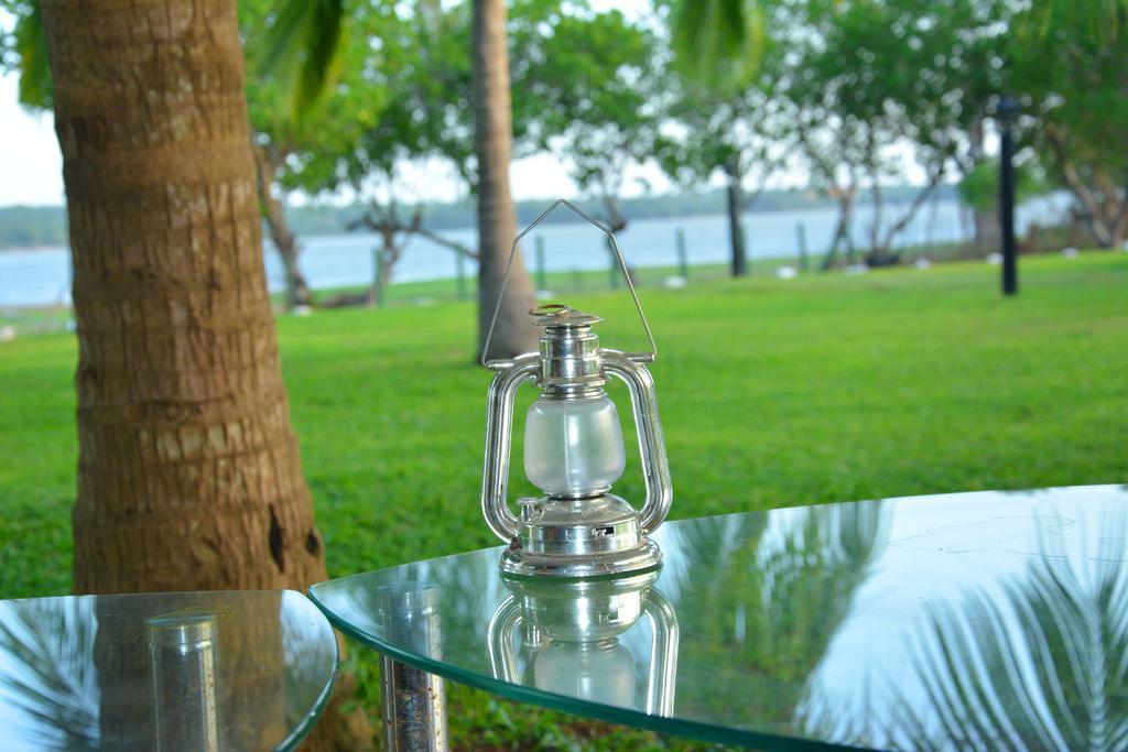 Serenity Lake Resort Yala Tissamaharama Extérieur photo