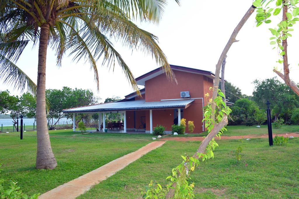 Serenity Lake Resort Yala Tissamaharama Extérieur photo