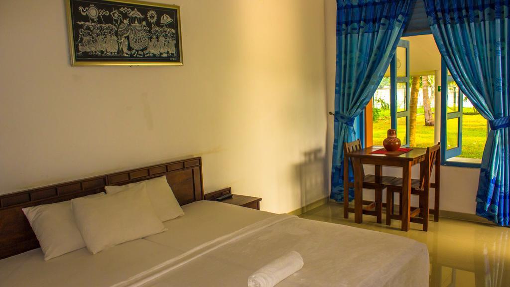 Serenity Lake Resort Yala Tissamaharama Extérieur photo