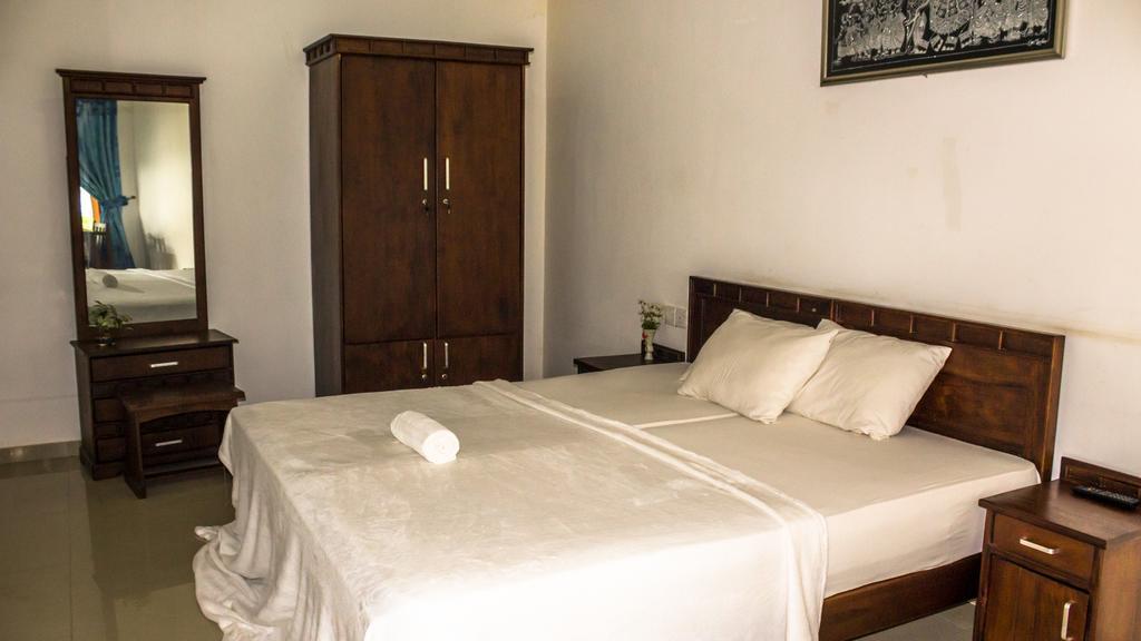 Serenity Lake Resort Yala Tissamaharama Extérieur photo