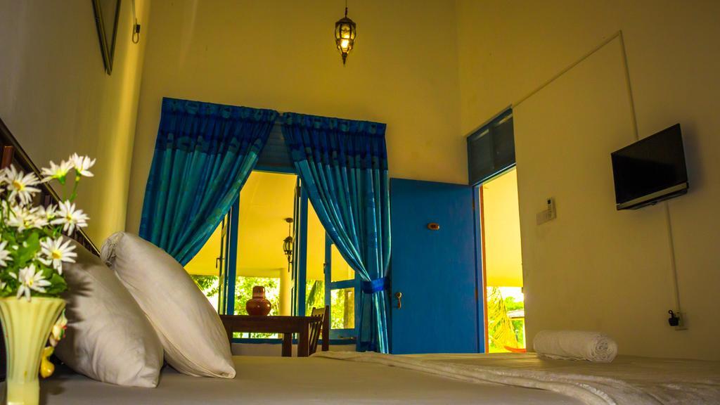 Serenity Lake Resort Yala Tissamaharama Extérieur photo