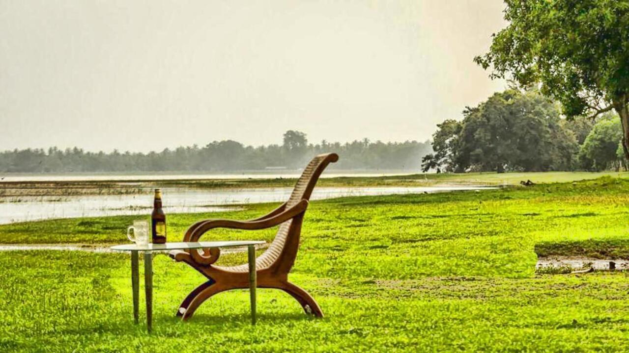 Serenity Lake Resort Yala Tissamaharama Extérieur photo